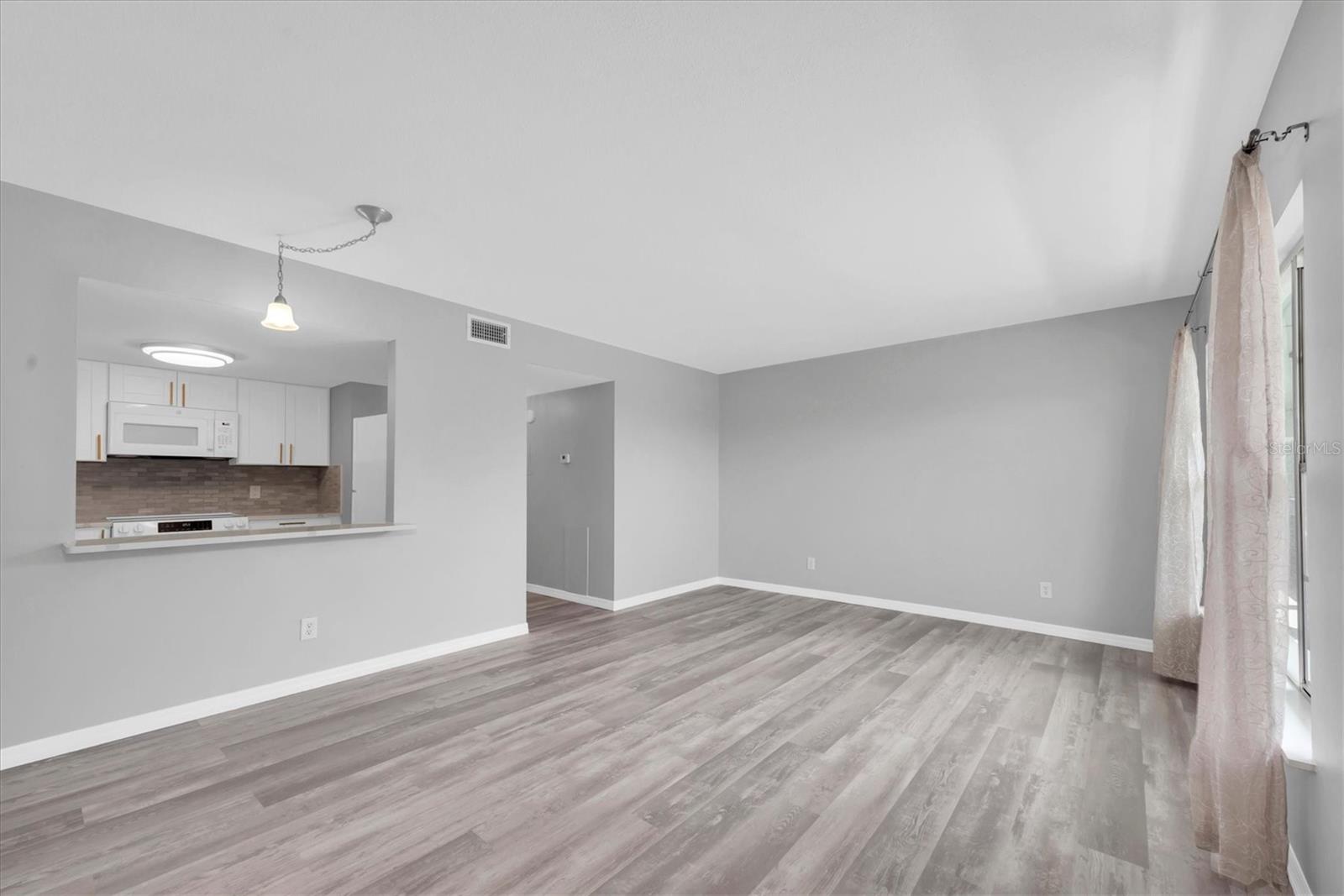 living Room w/Dining Bar