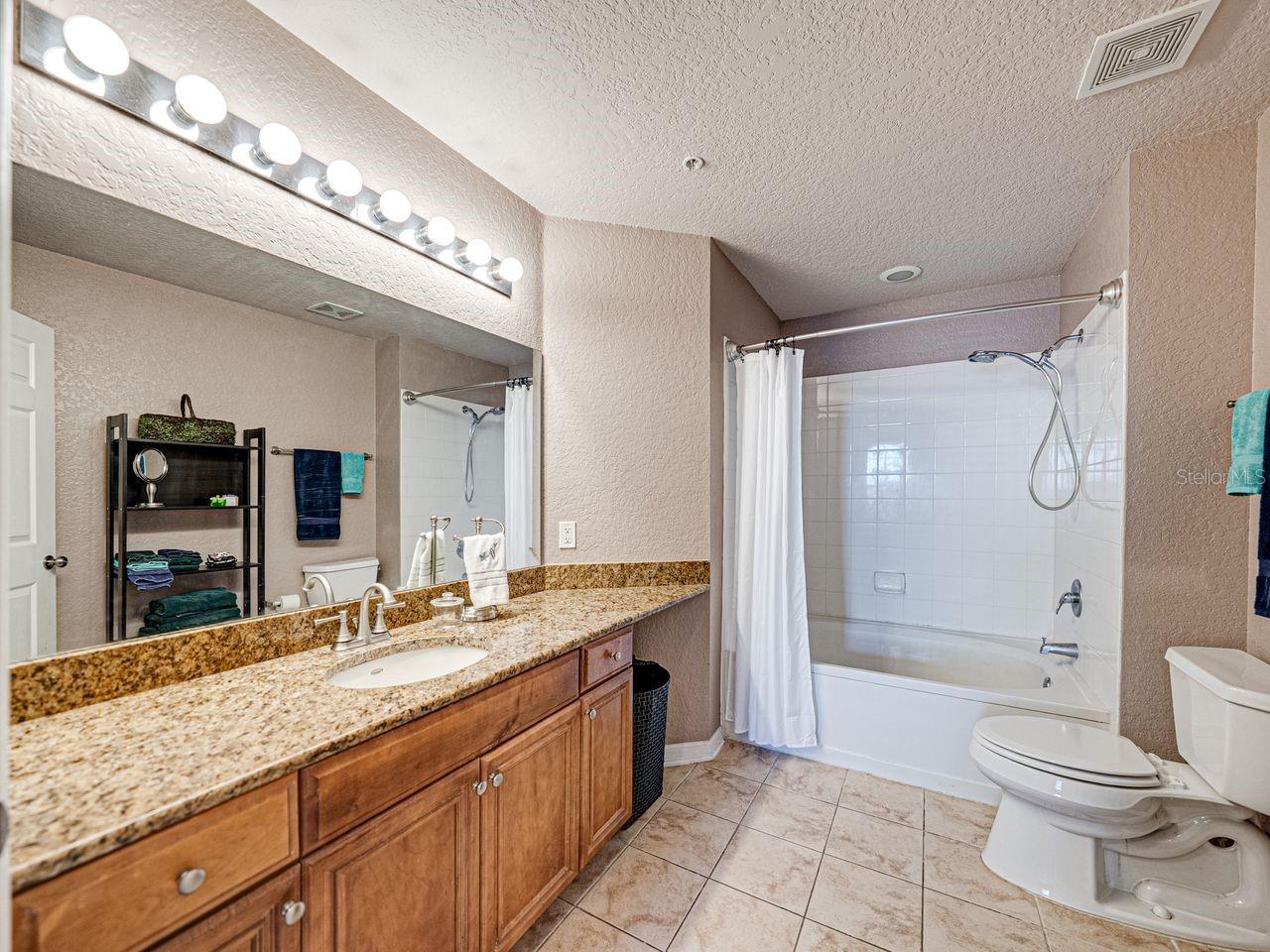 Primary en-suite bathroom