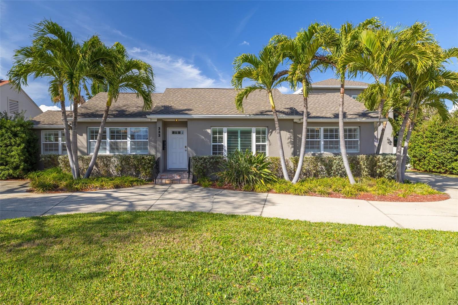 Perfect Florida curb appeal!