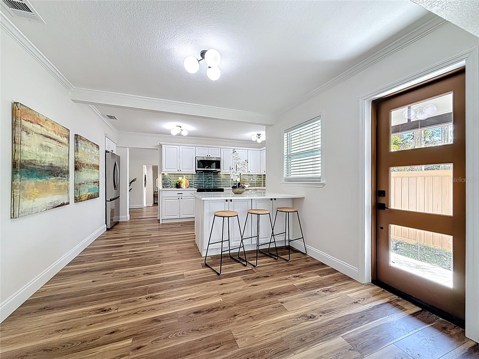 Kitchen / Breakfast Bar
