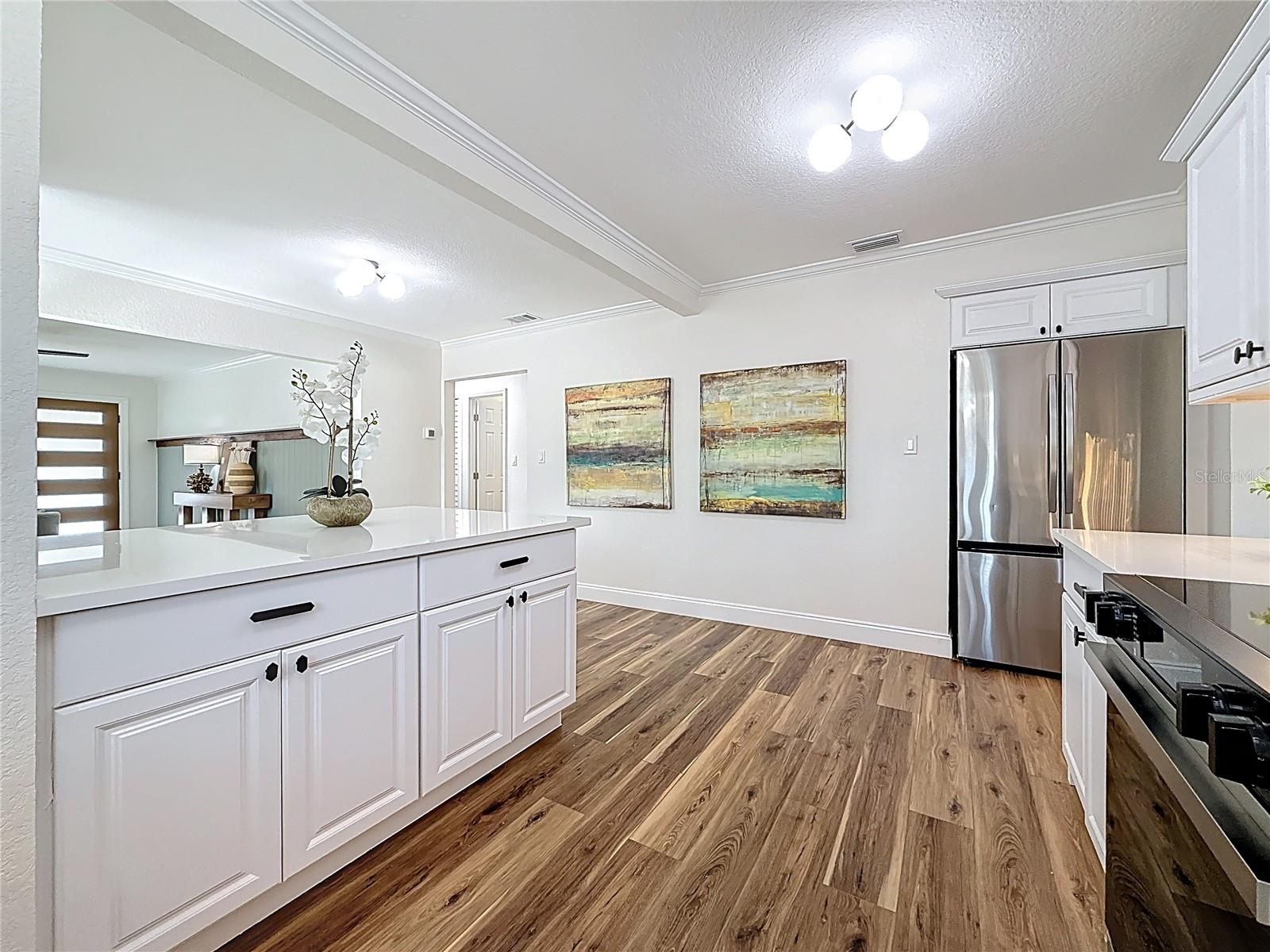 Kitchen / Breakfast Bar