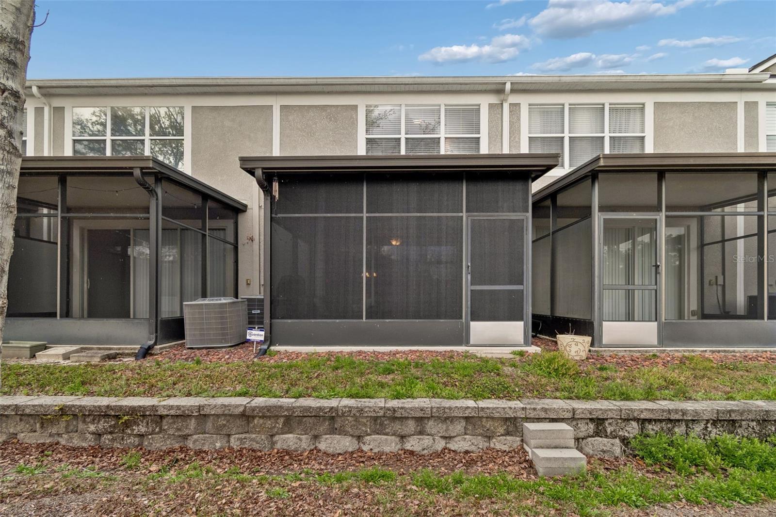 Outdoor Patio and Shared Greenspace (Fenced)