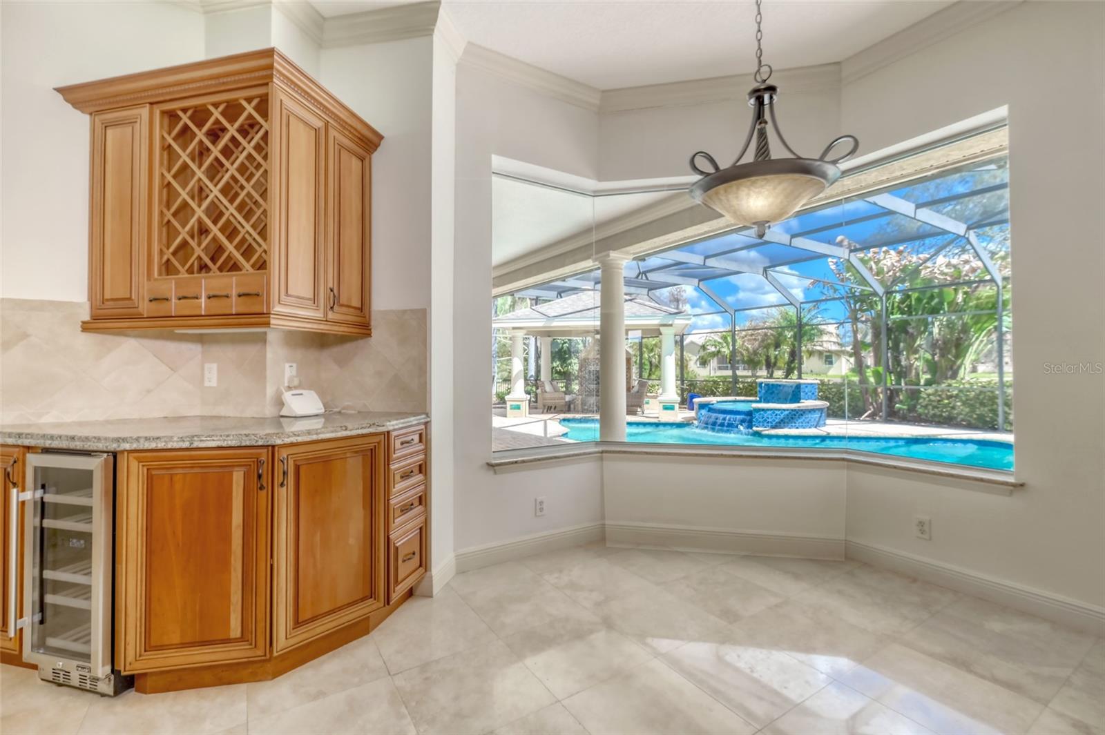 Breakfast nook with views!