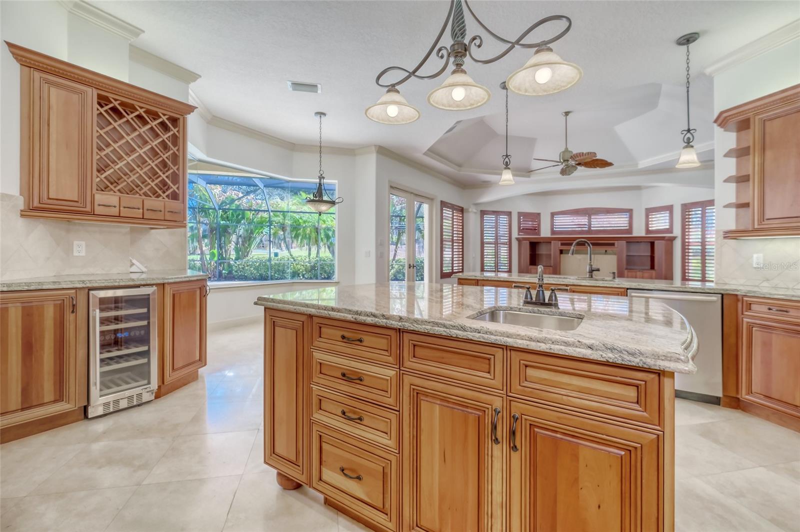 Breakfast nook and Family room