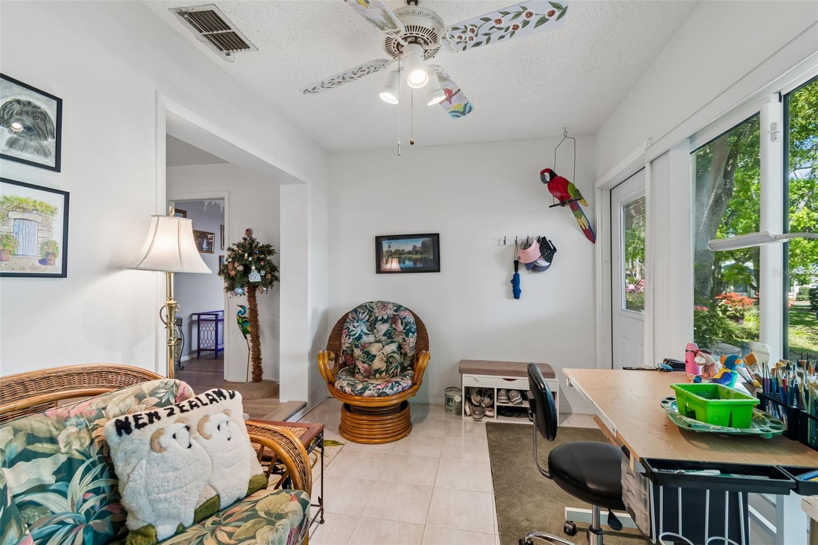 Light and Airy Bonus Room- Opens to back Patio