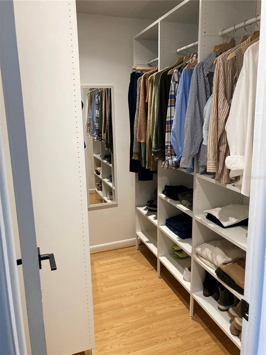 WALK=IN CLOSET M/BR