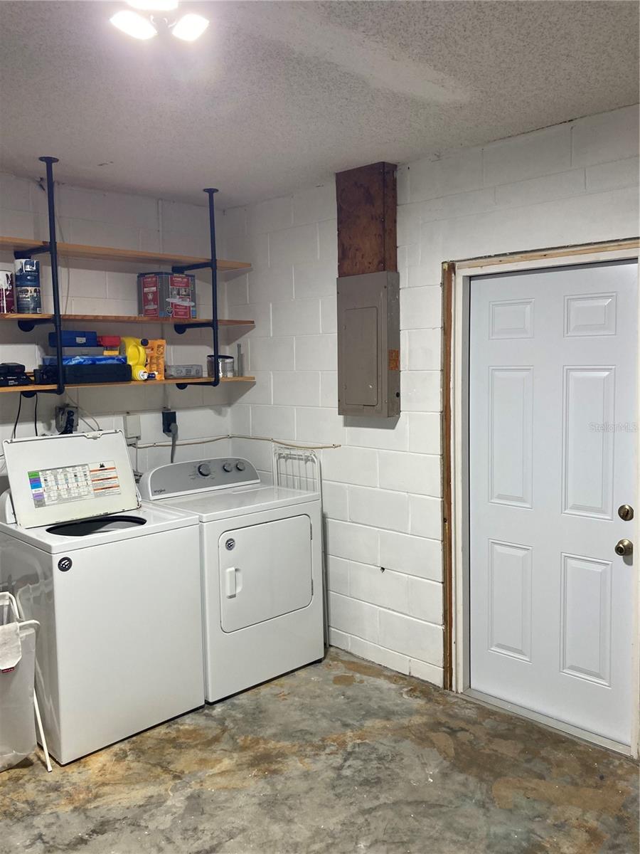 LAUNDRY IN GARAGE
