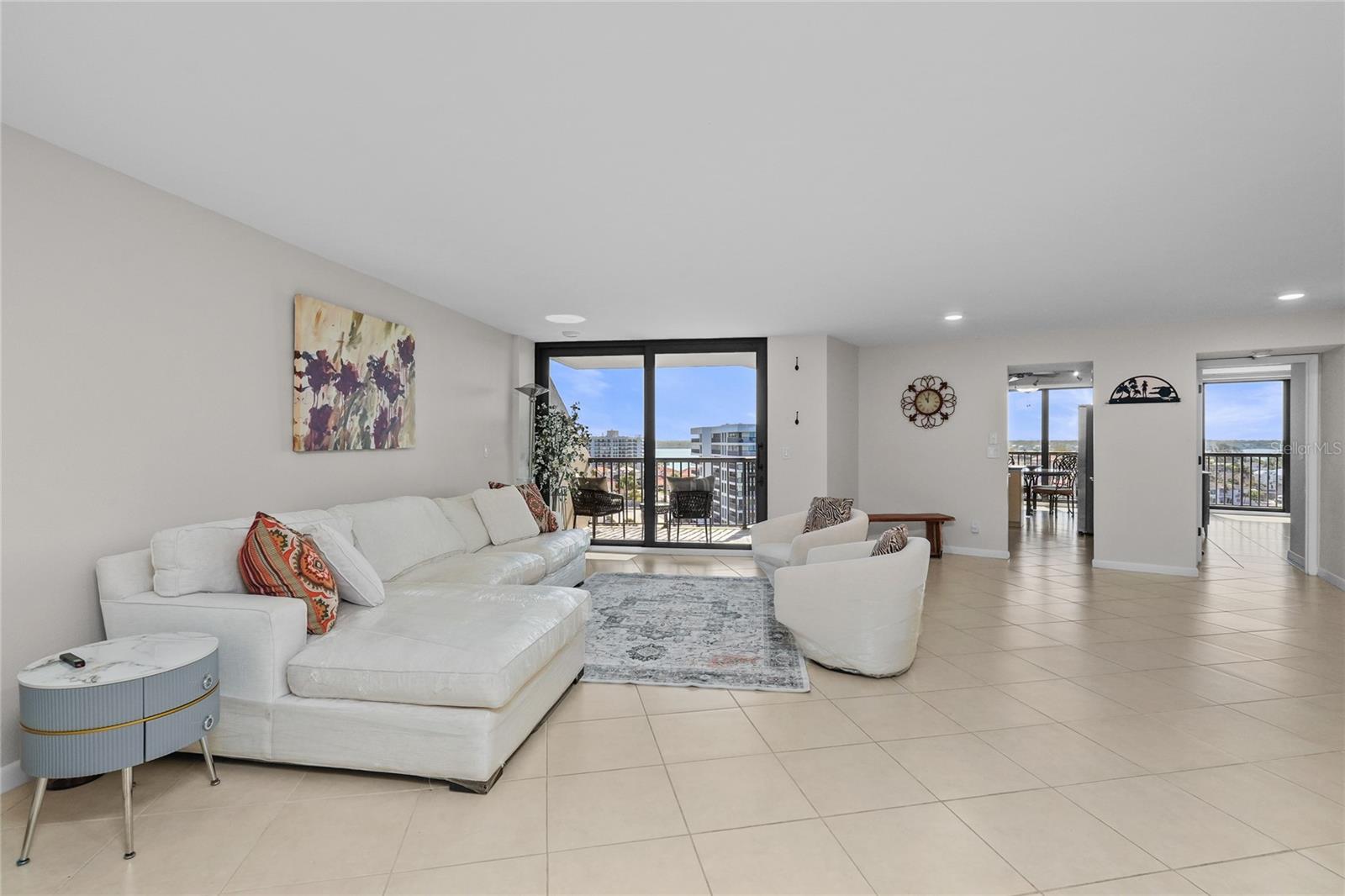 Spacious Living room