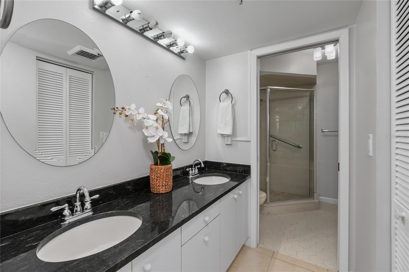 Primary En Suite Bathroom with dual sinks