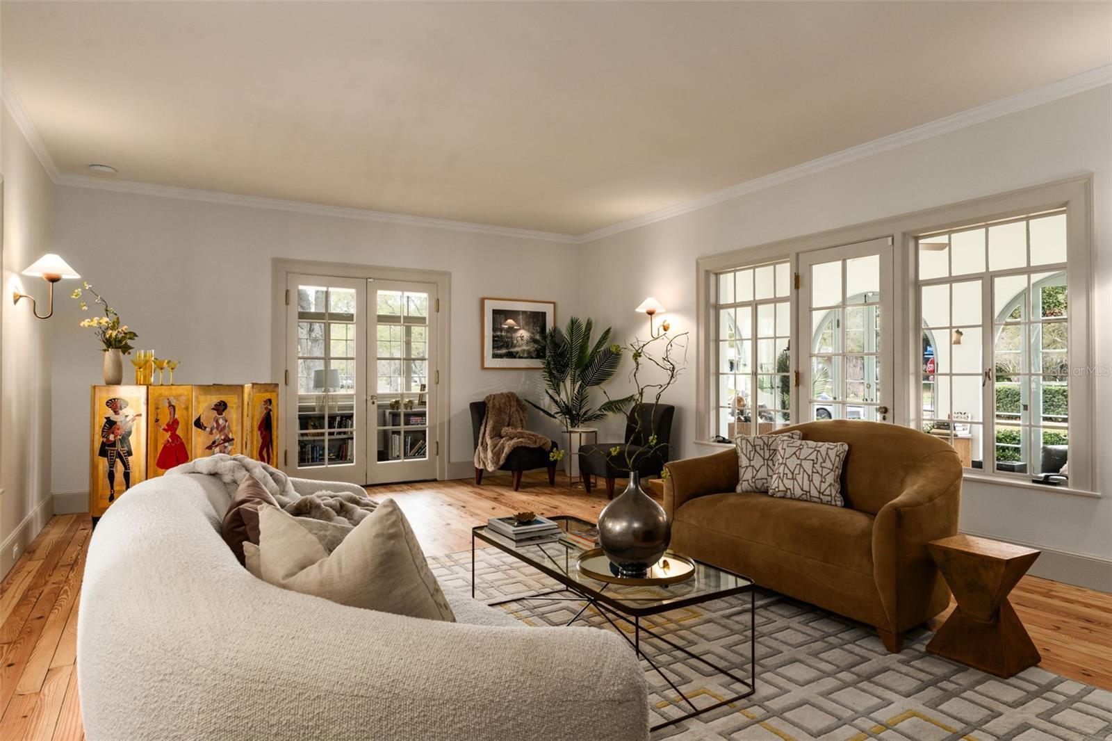 403 Jasmine Way - Living room