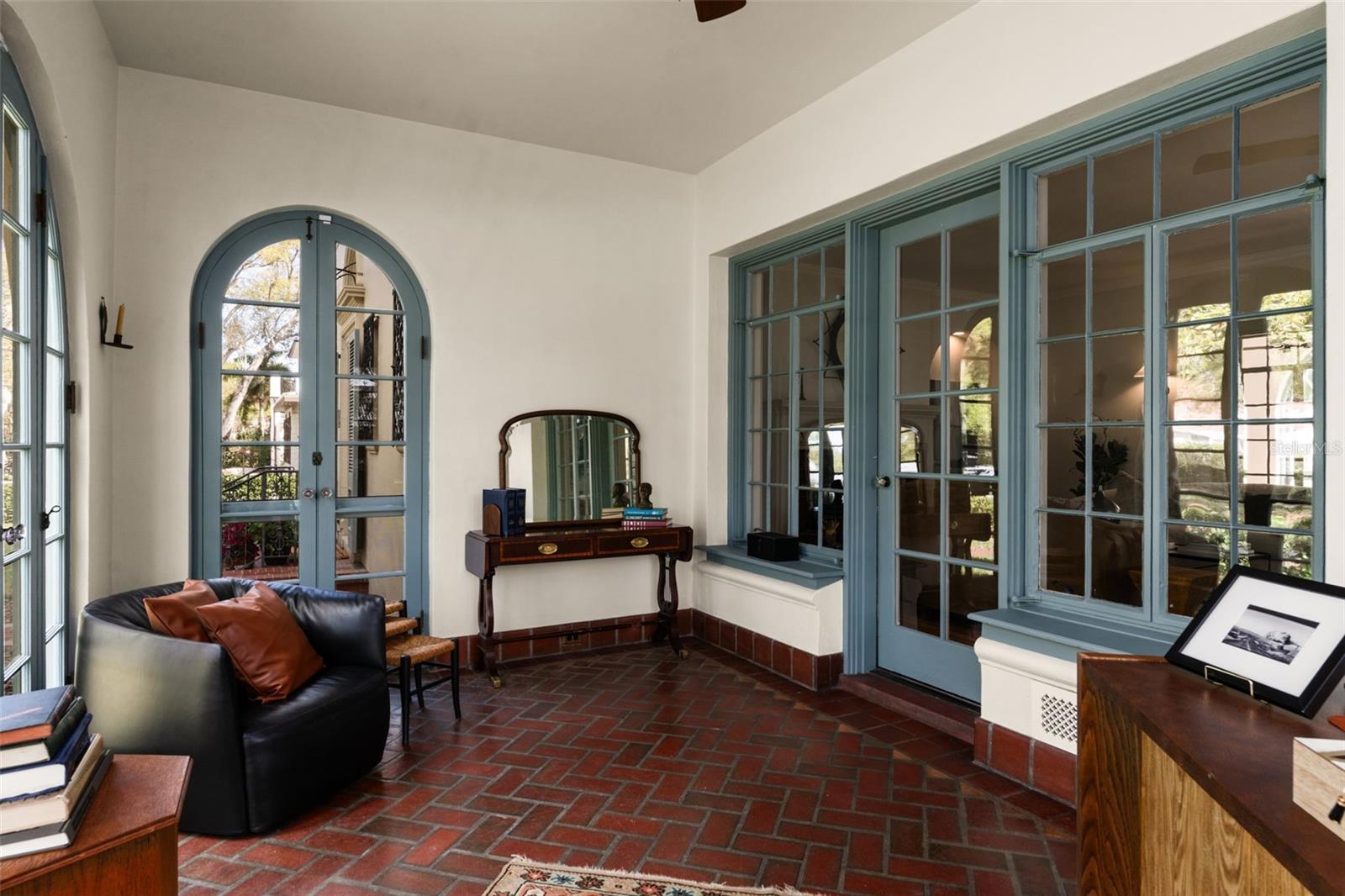 403 Jasmine Way - Sunroom office