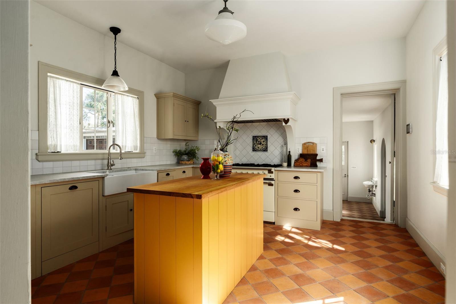 403 Jasmine Way - Kitchen
