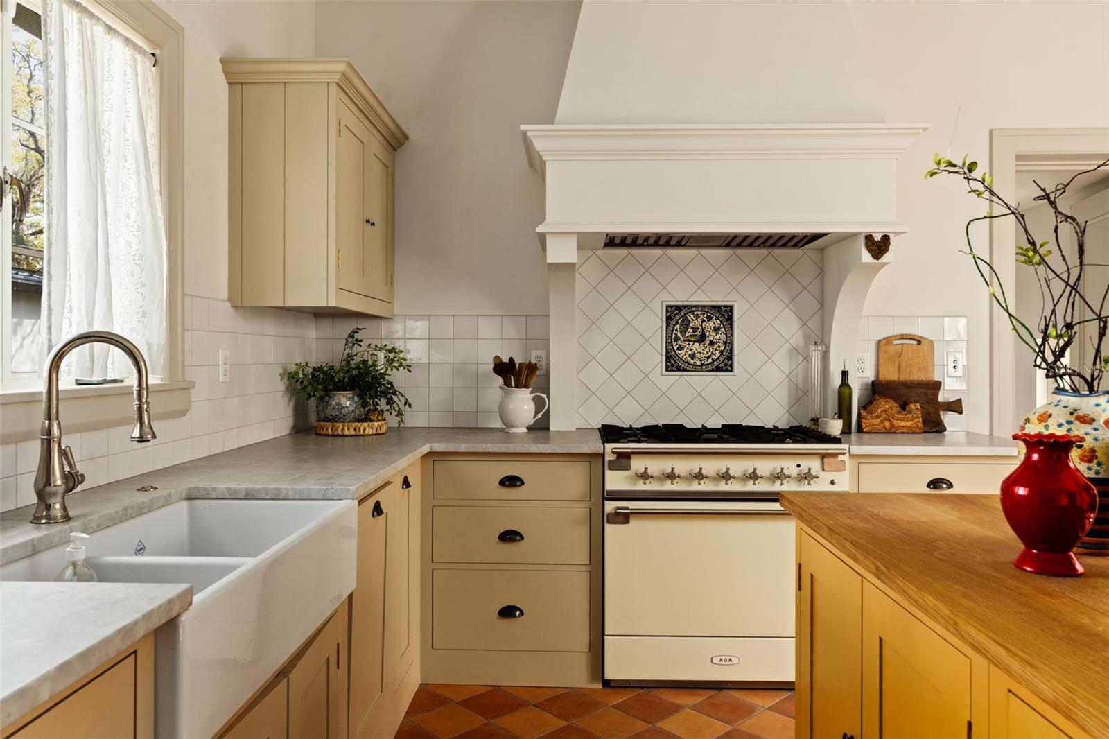 403 Jasmine Way - Kitchen