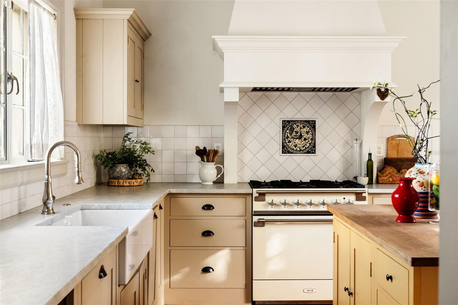 403 Jasmine Way - Kitchen