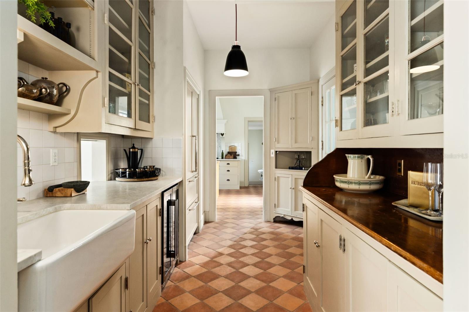 403 Jasmine Way - Butler's pantry