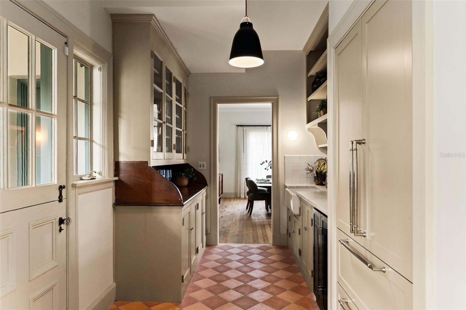 403 Jasmine Way - Butler's pantry