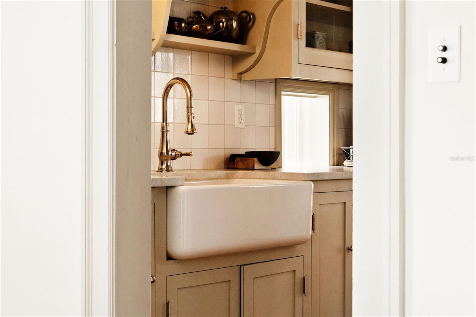 403 Jasmine Way - Butler's pantry