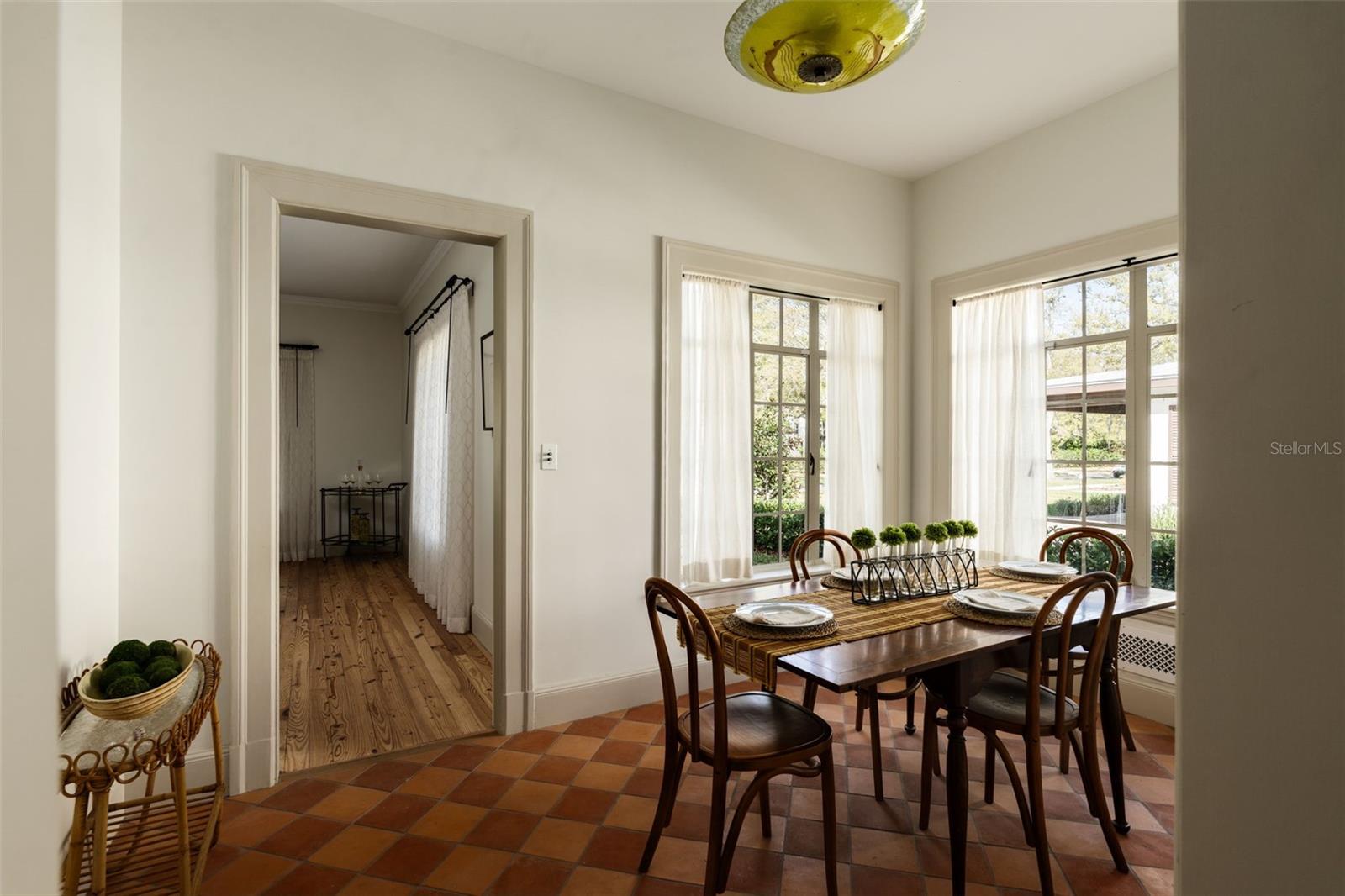 403 Jasmine Way - Kitchen nook