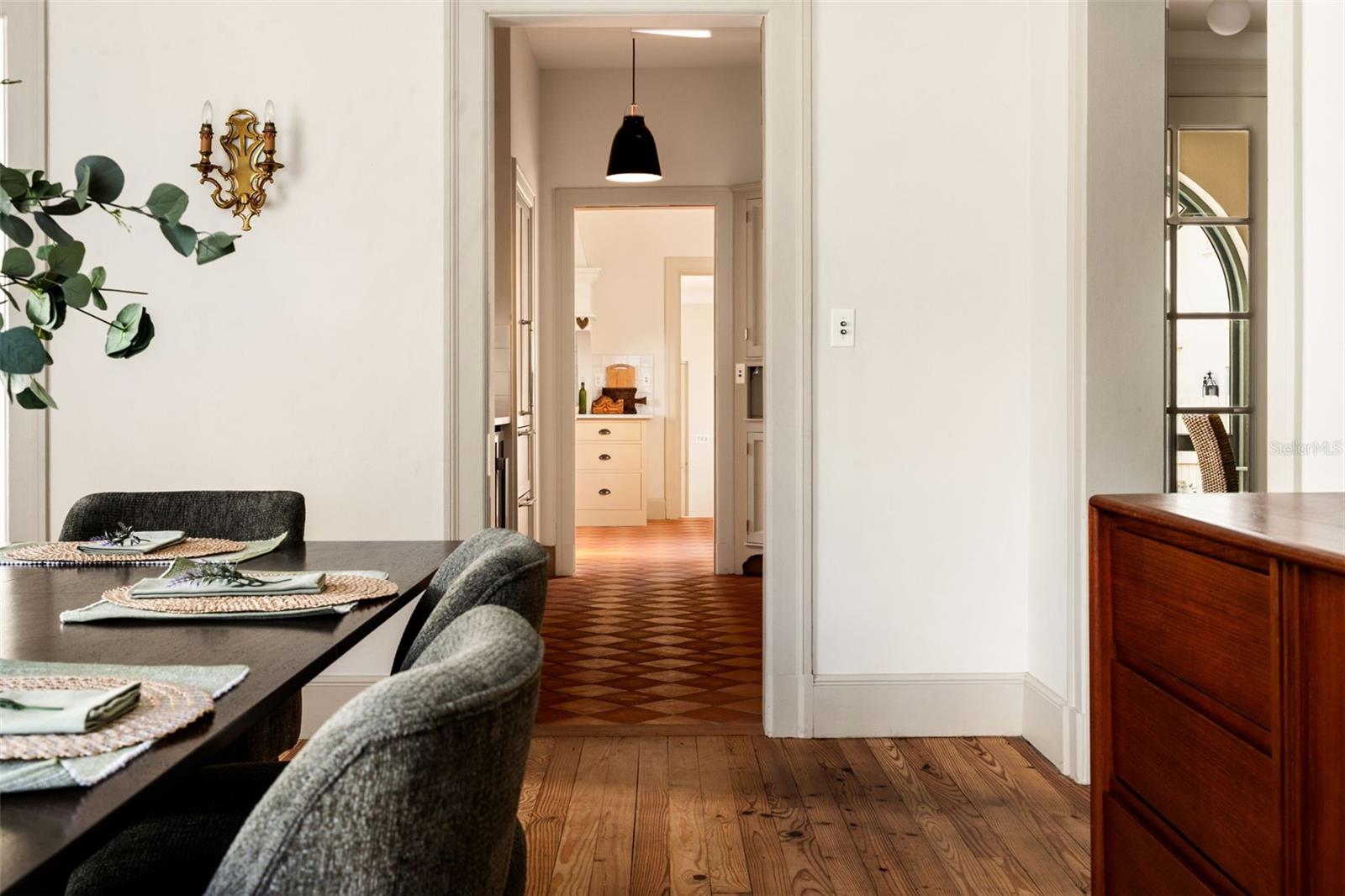 403 Jasmine Way - Dining room