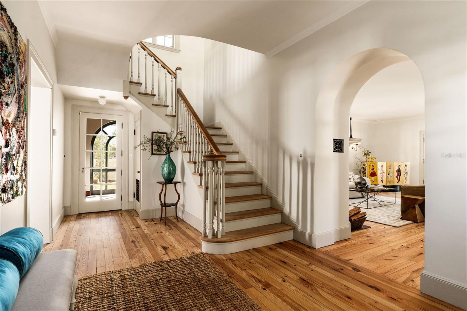 403 Jasmine Way - Foyer