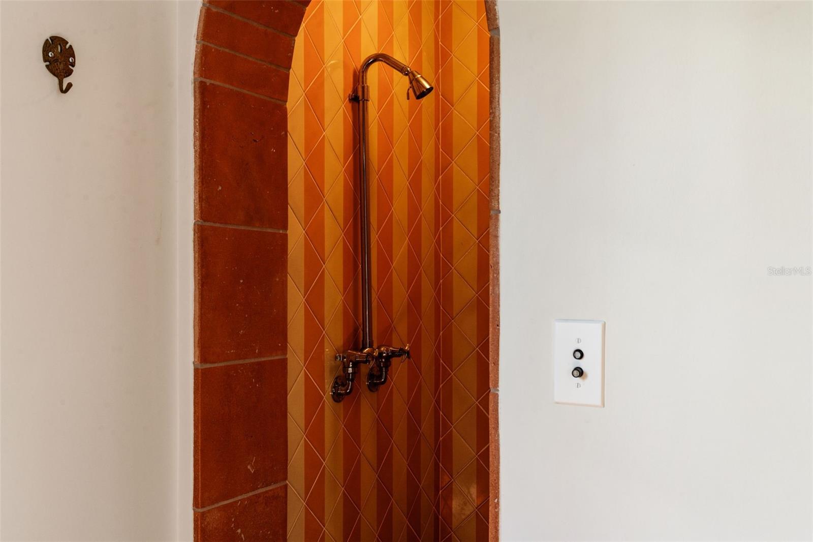 403 Jasmine Way - Utility room shower