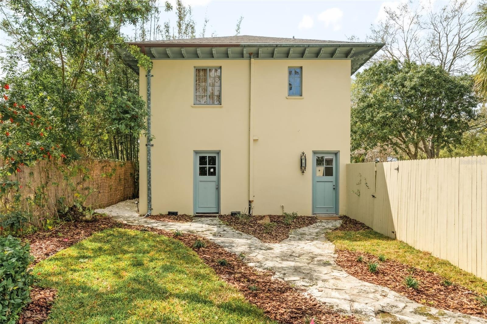 403 Jasmine Way - Carriage house