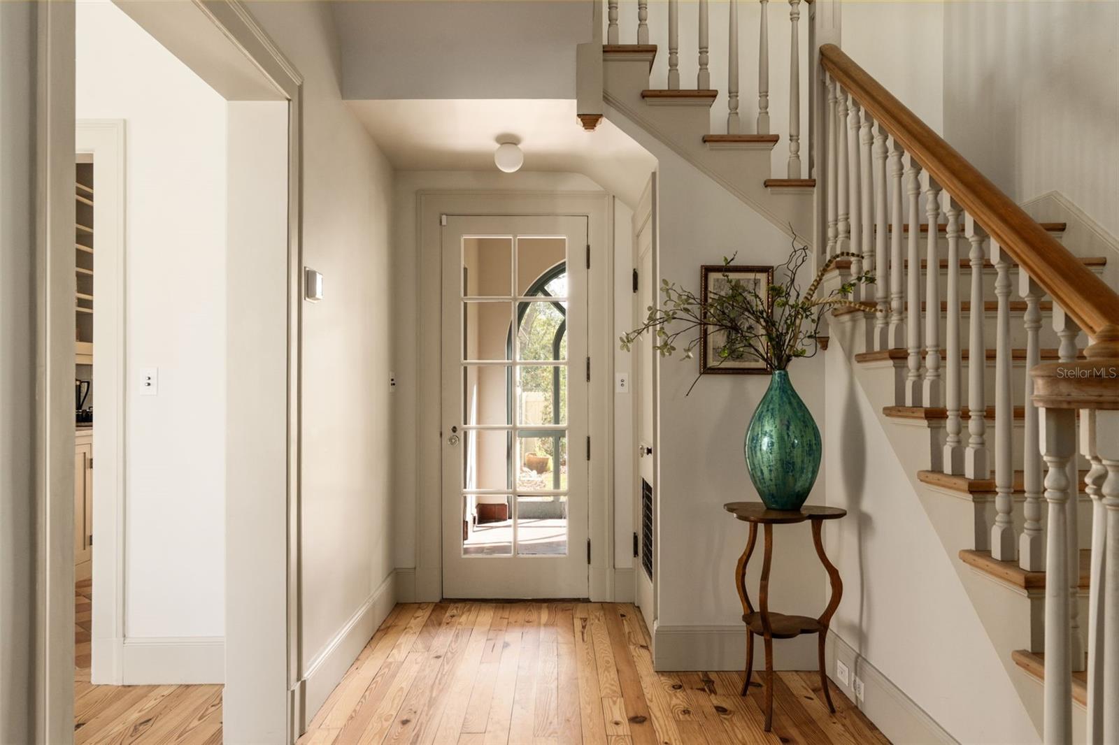 403 Jasmine Way - Foyer