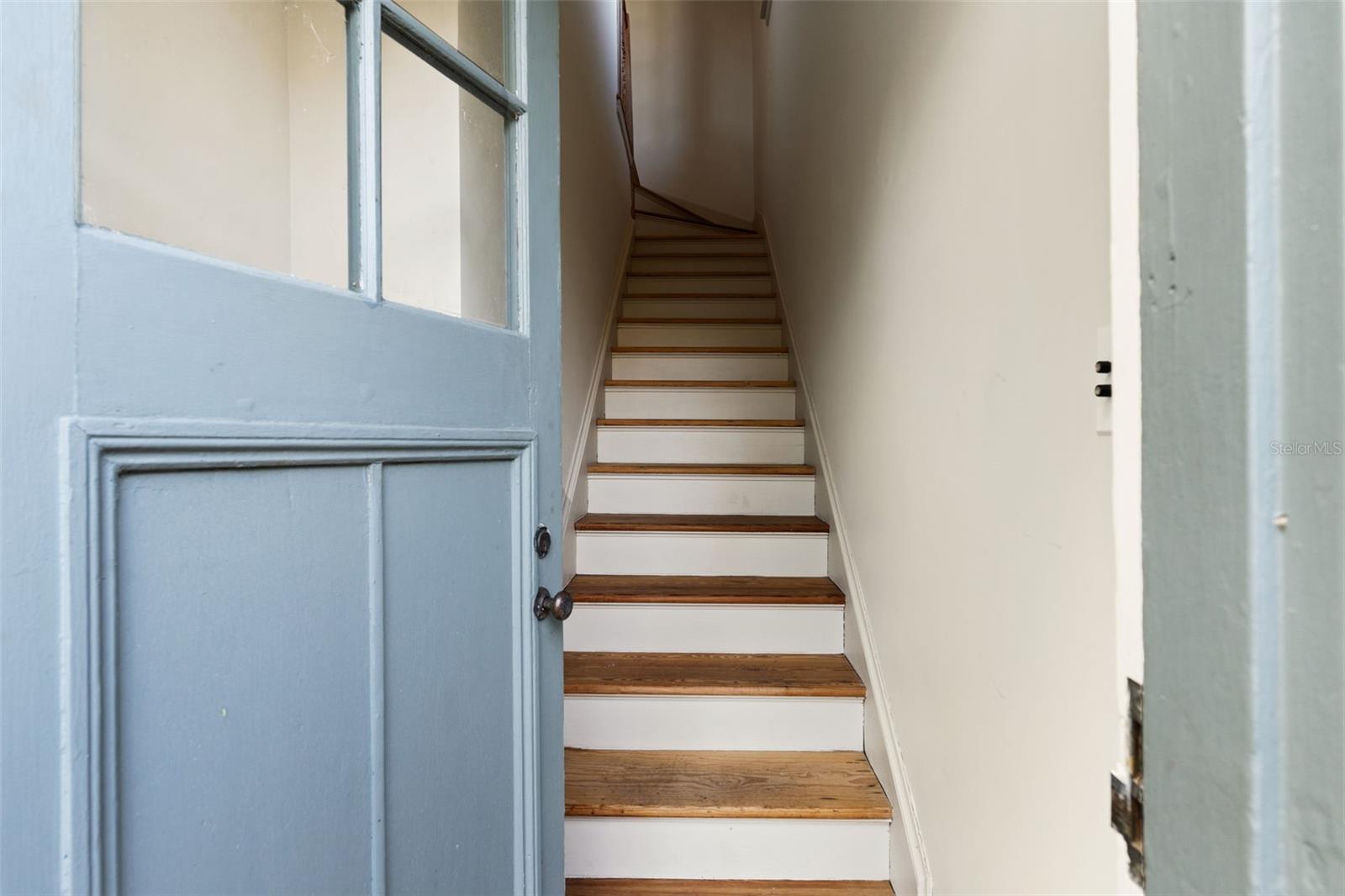 403 Jasmine Way - Carriage house entrance