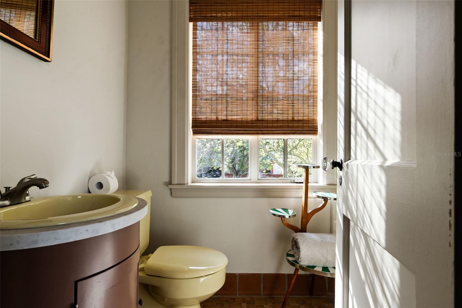 403 Jasmine Way - Carriage house bathroom