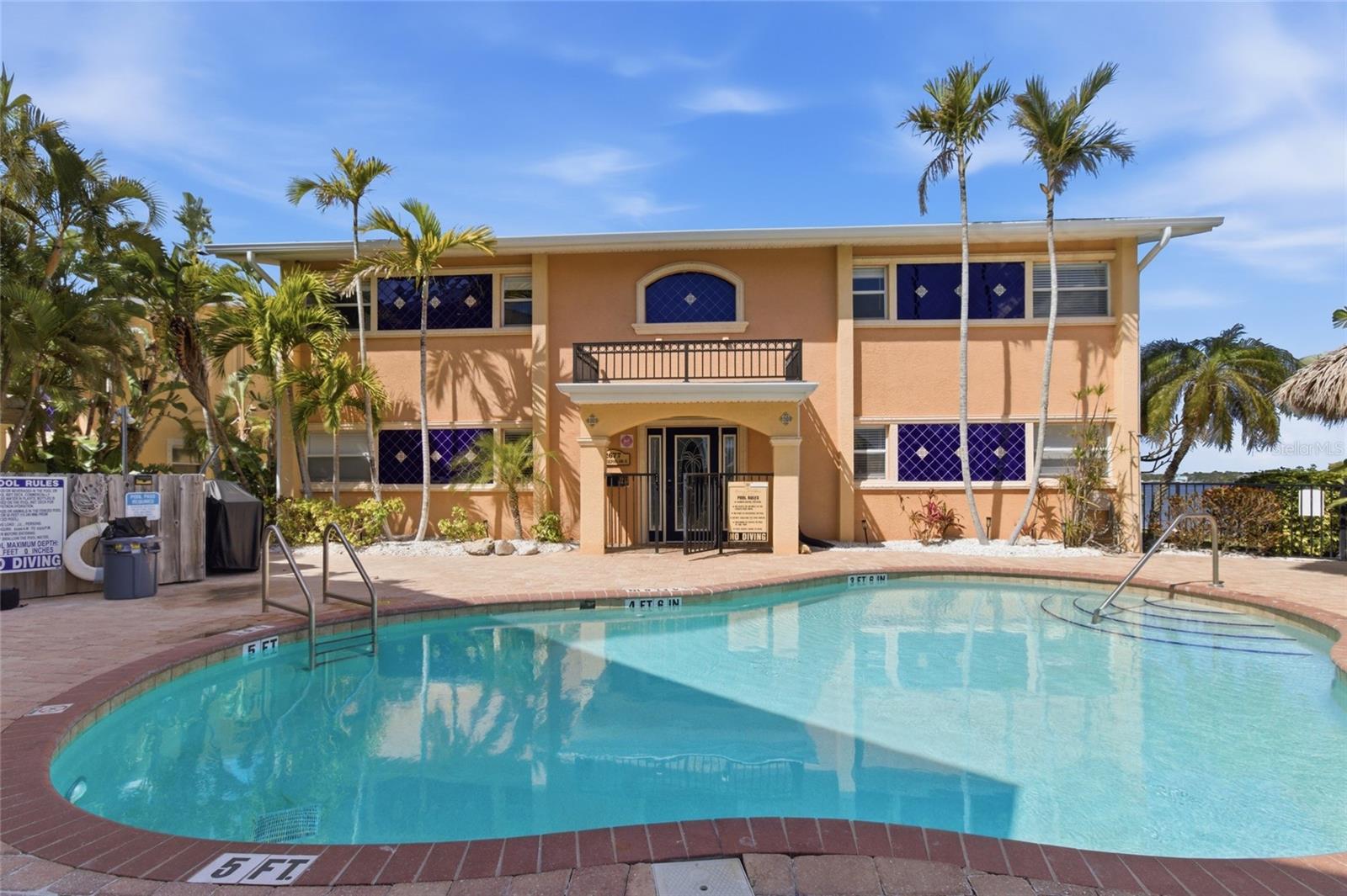 Pool, tiki huts and grilling area