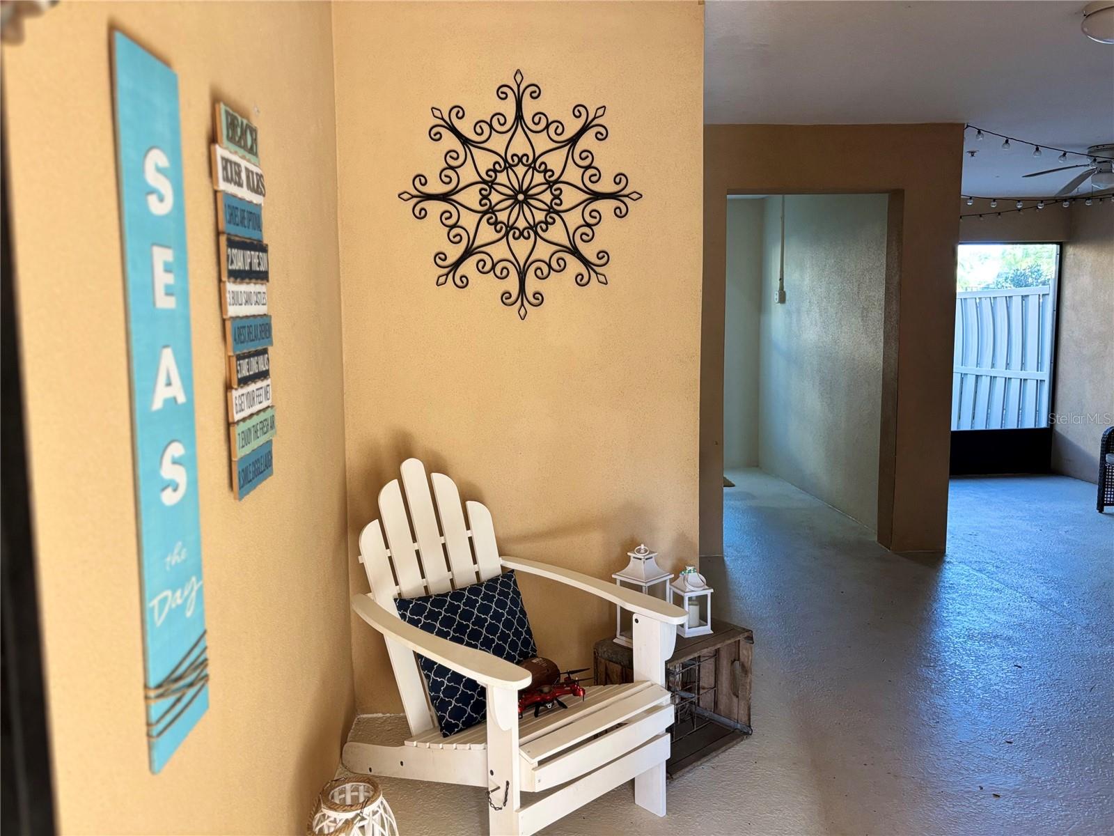 Sitting area near entryway