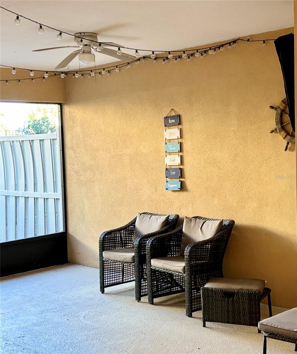 Screened Lannai great for extra entertaining area