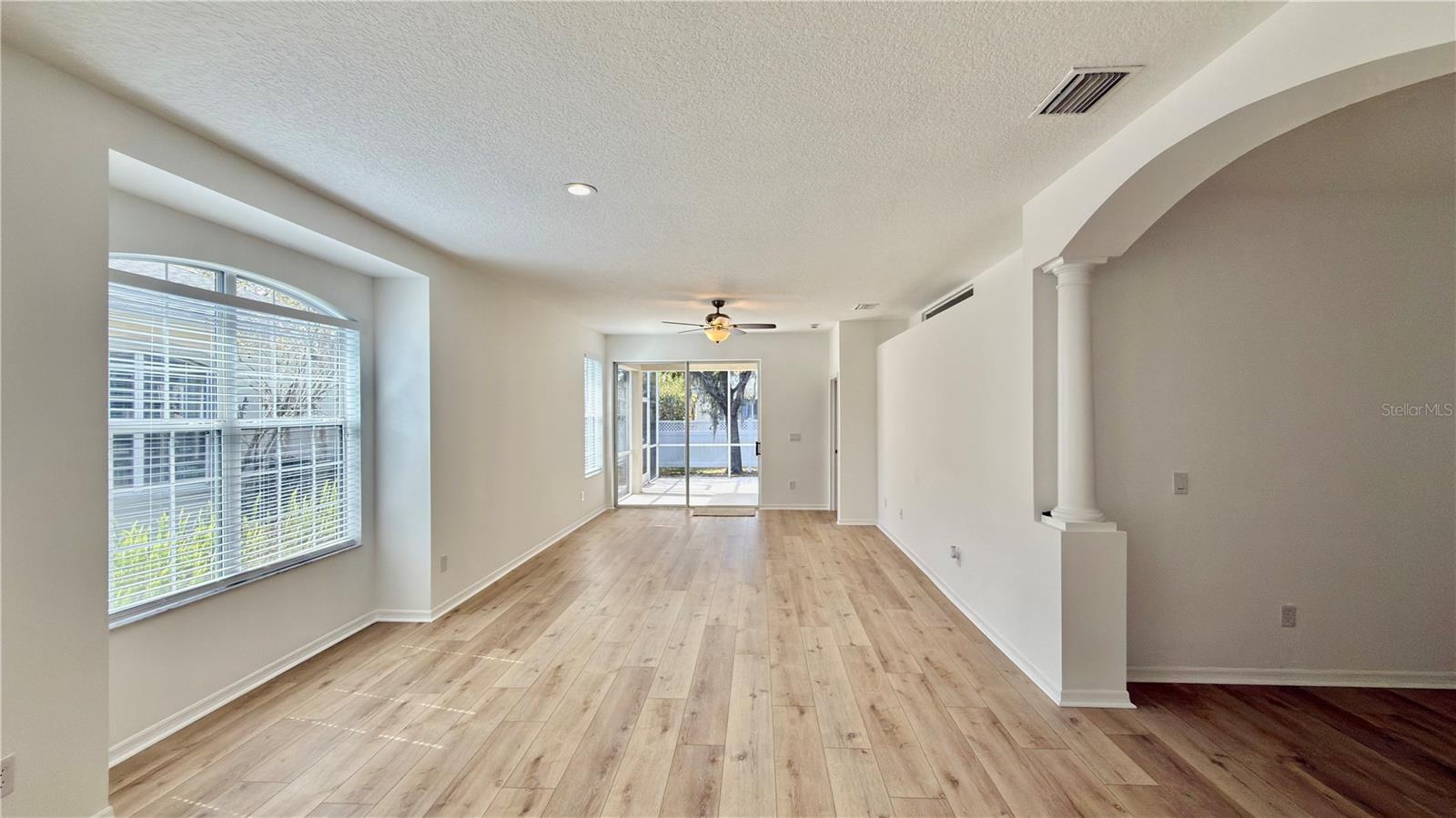 LIVING ROOM/ DINING ROOM