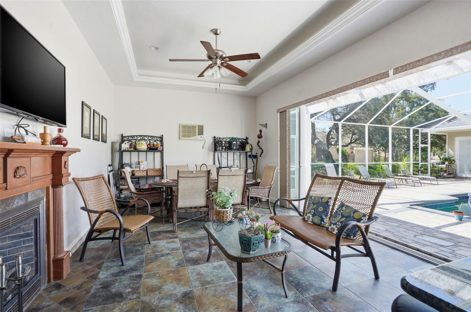 Pool Cabana with pool access!!