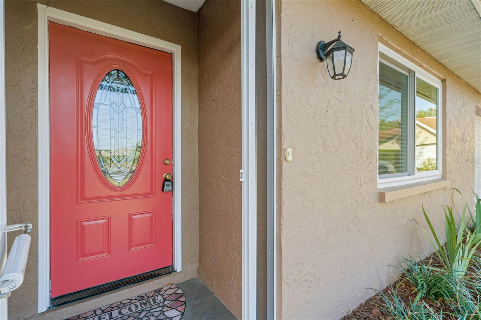 Beautiful lead glass front door lets in natural light, plus a screen door to cross breezes.