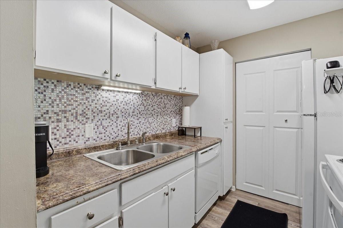 NICE AND BRIGHT KITCHEN