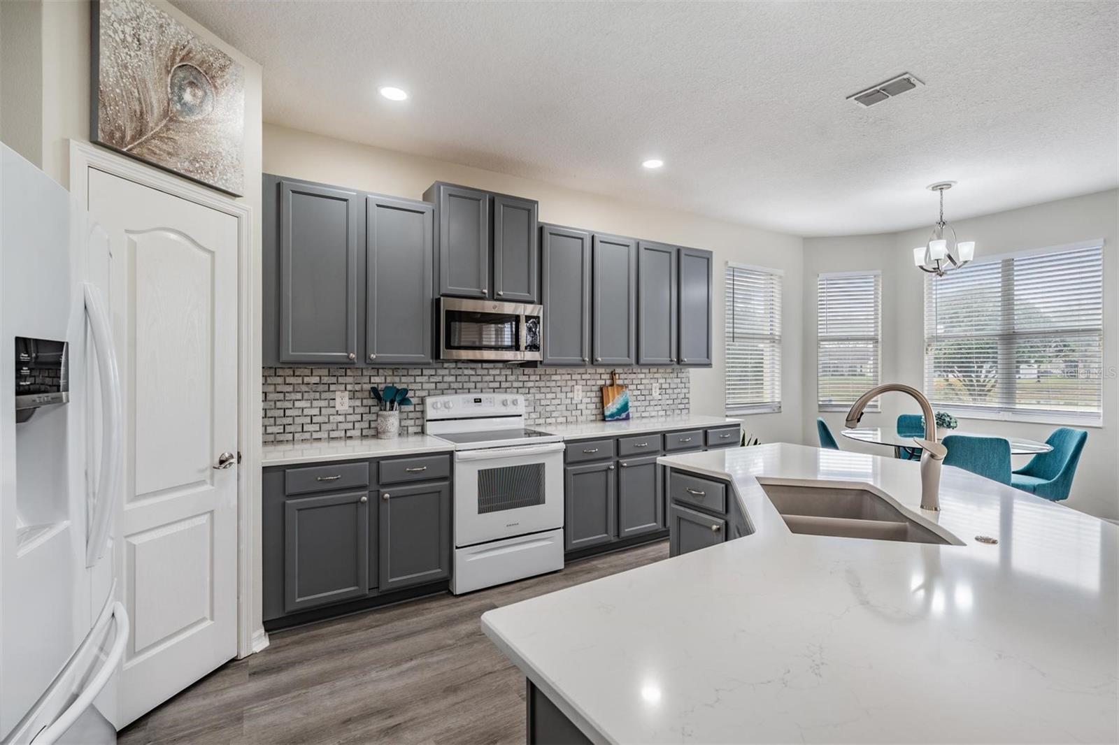 Breakfast nook with golf course view