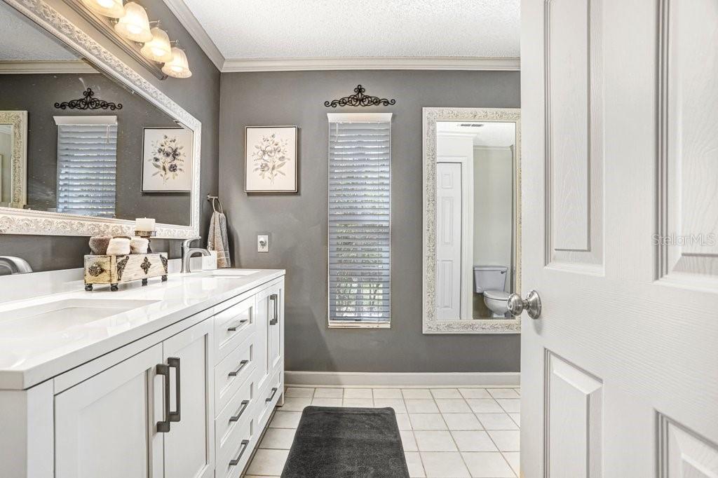 Primary bathroom Level 1