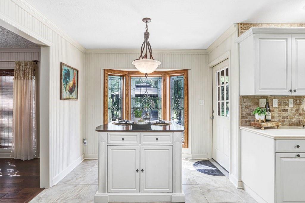 Eating space in kitchen