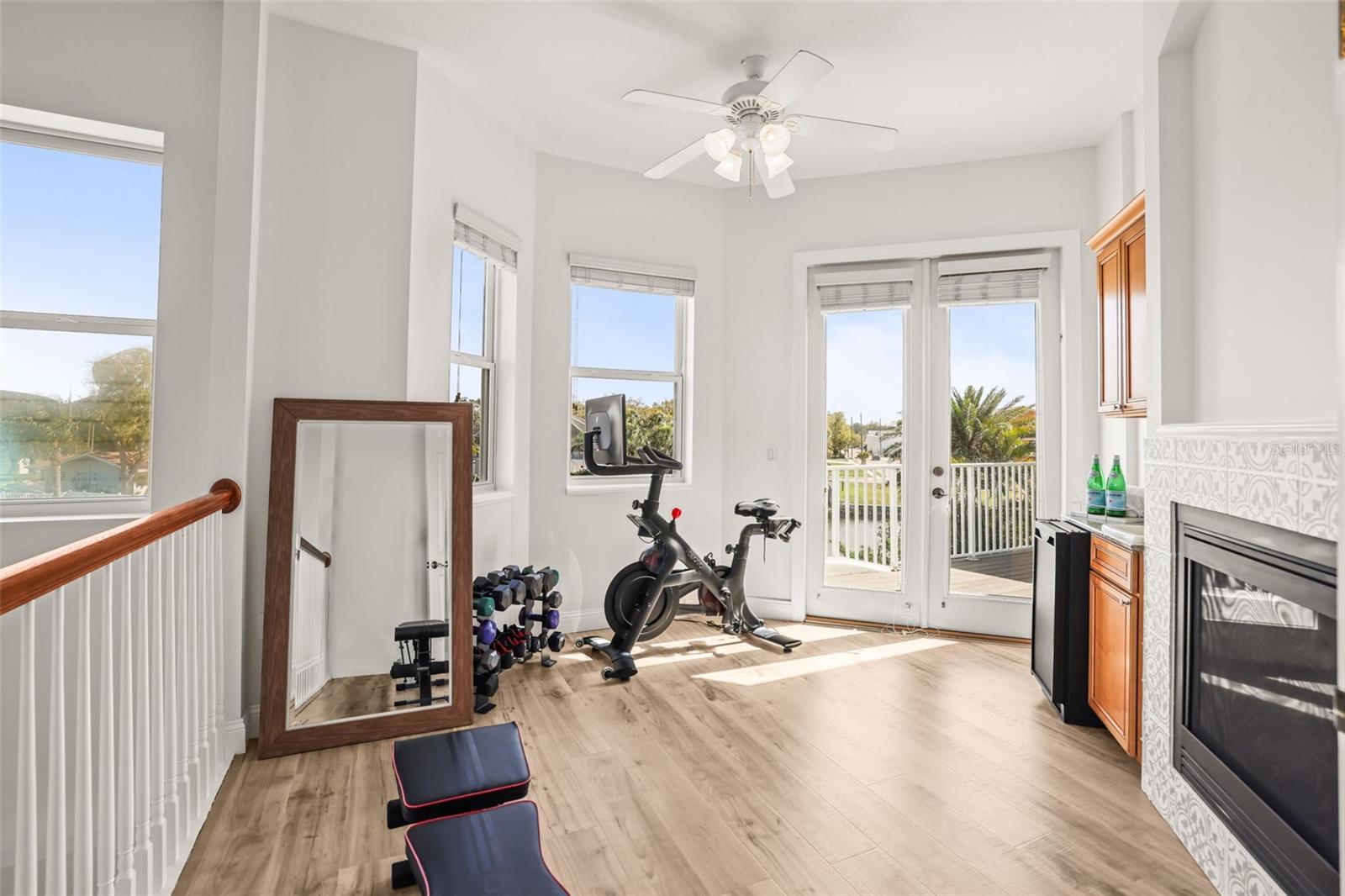 GYM/interior Balcony