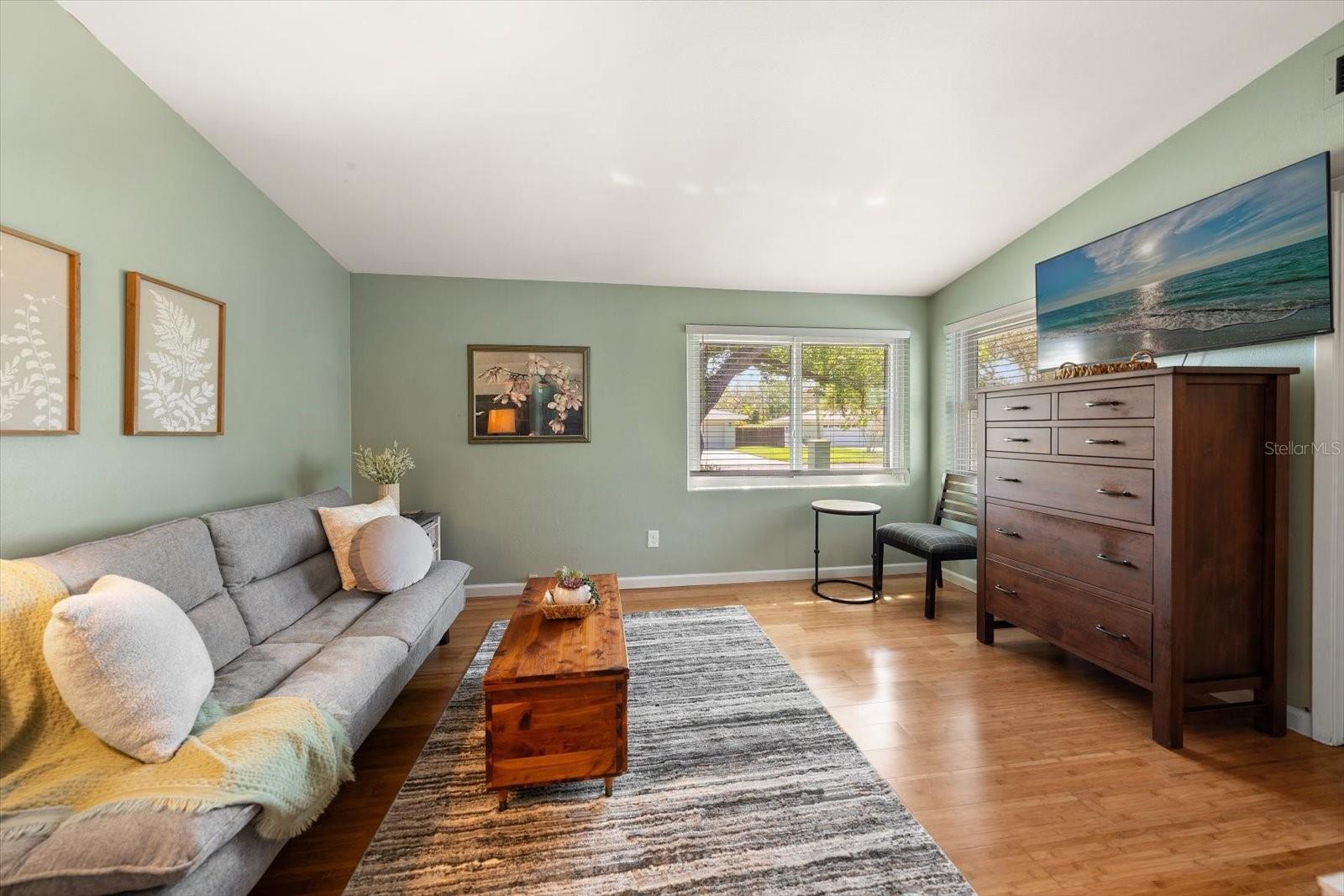 Second bedroom -versatile usage.