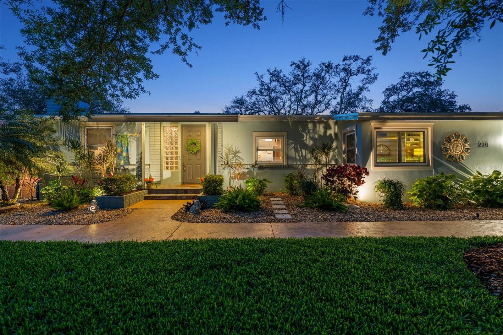 Meticulously maintained, this easy living property boasts sophisticated finishes and modern upgrades.