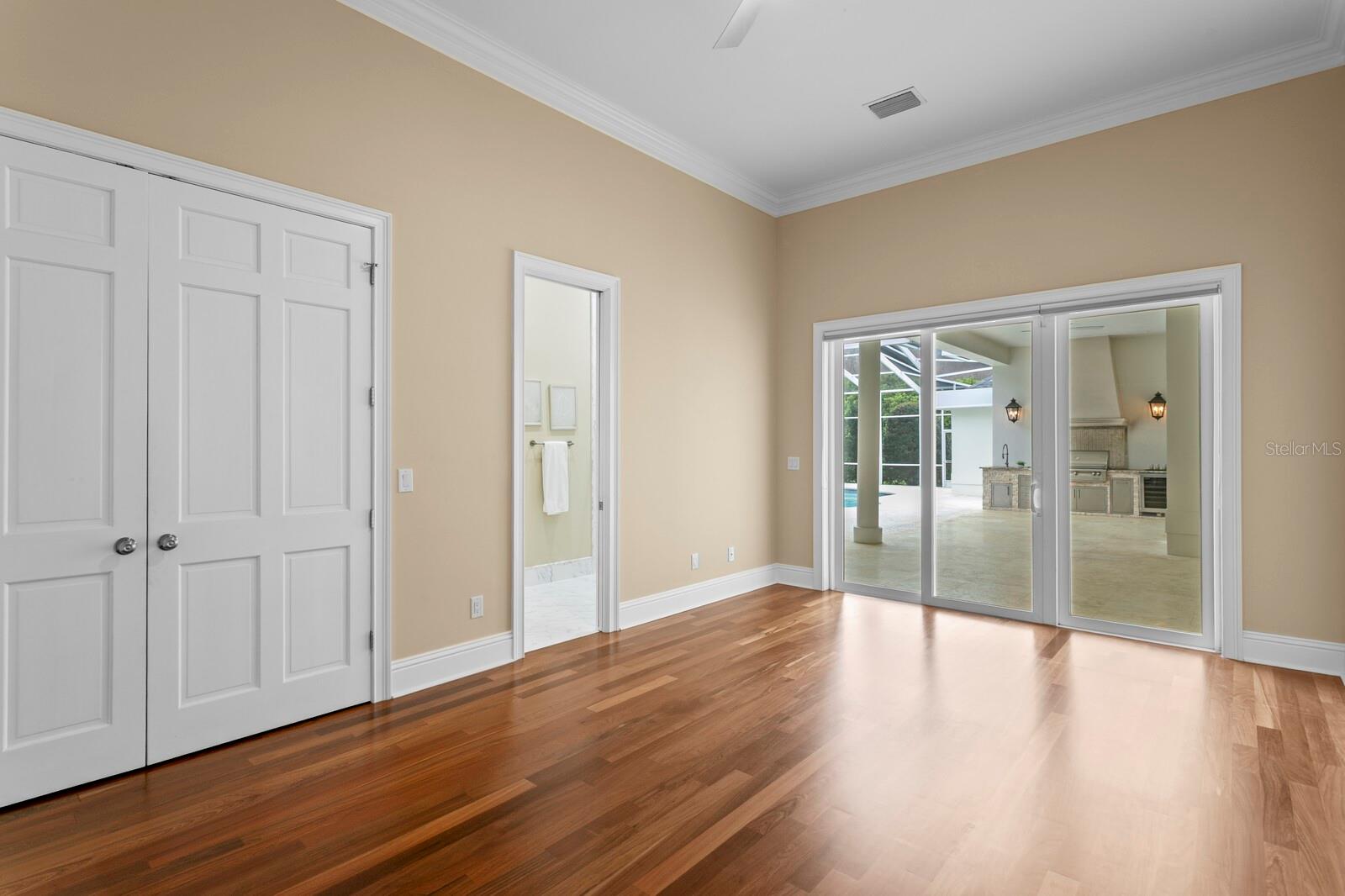 Jack & Jill Bedroom, pool access