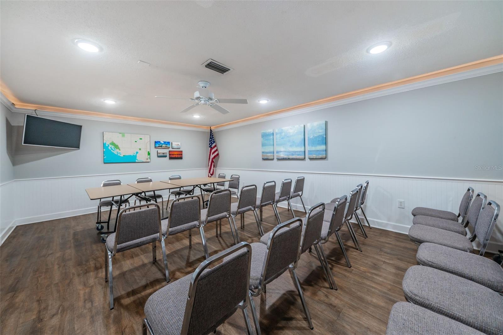 Clubhouse Meeting room