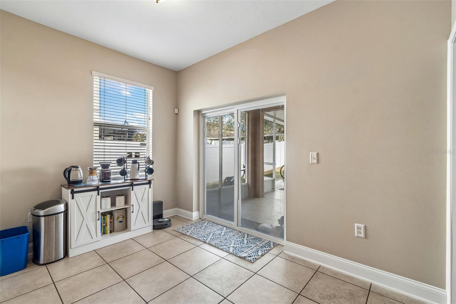 Easy Access to oversized Lanai