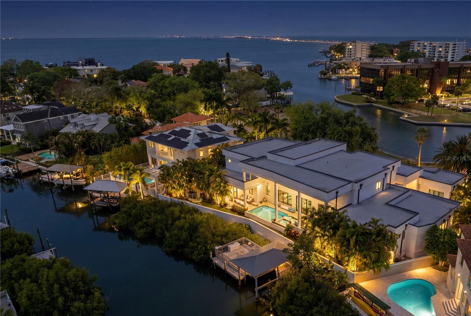 Perfect Water Location Only a 20 Minute Boat Ride to St. Pete