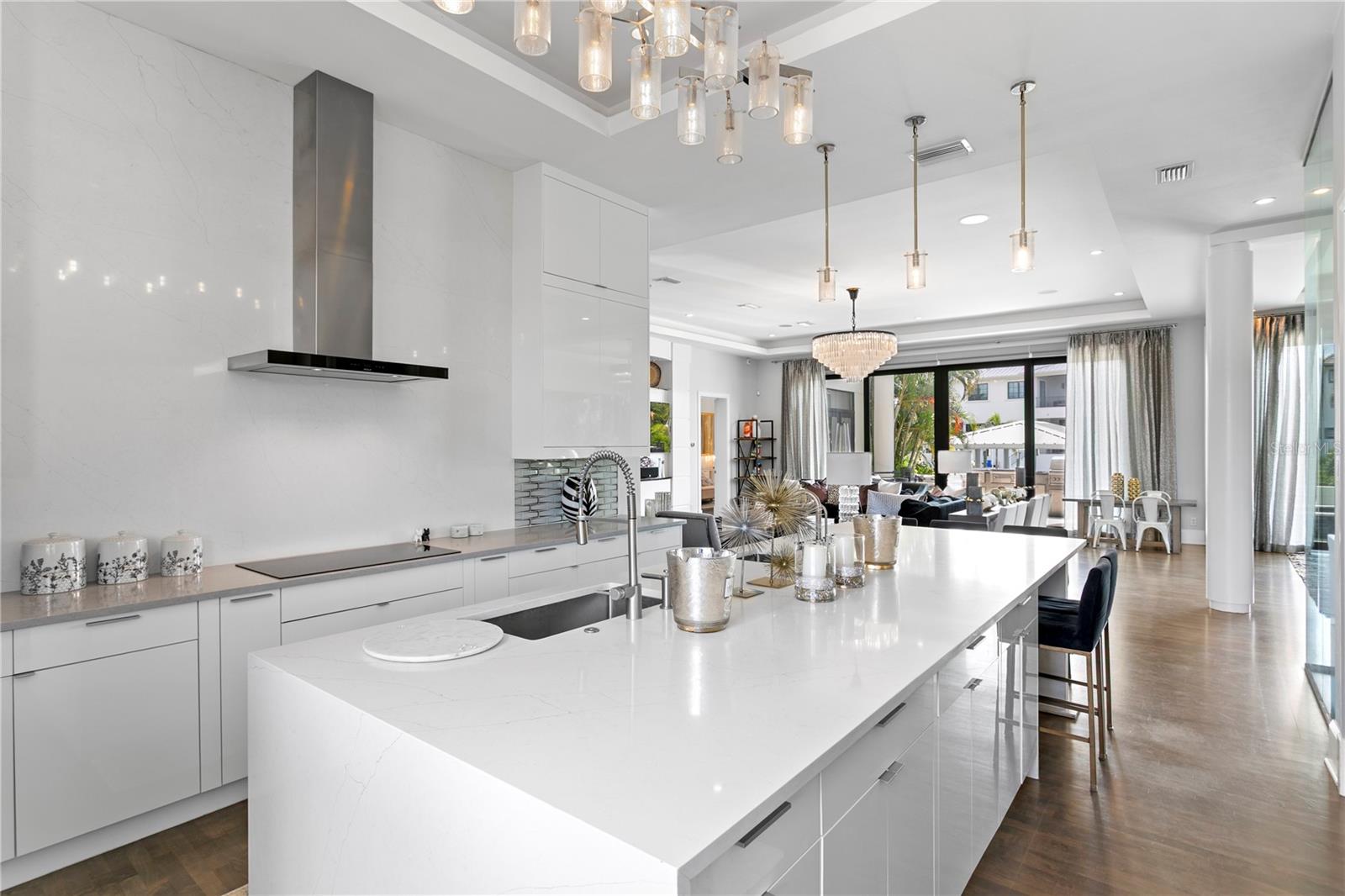 Double Sided Storage in Island