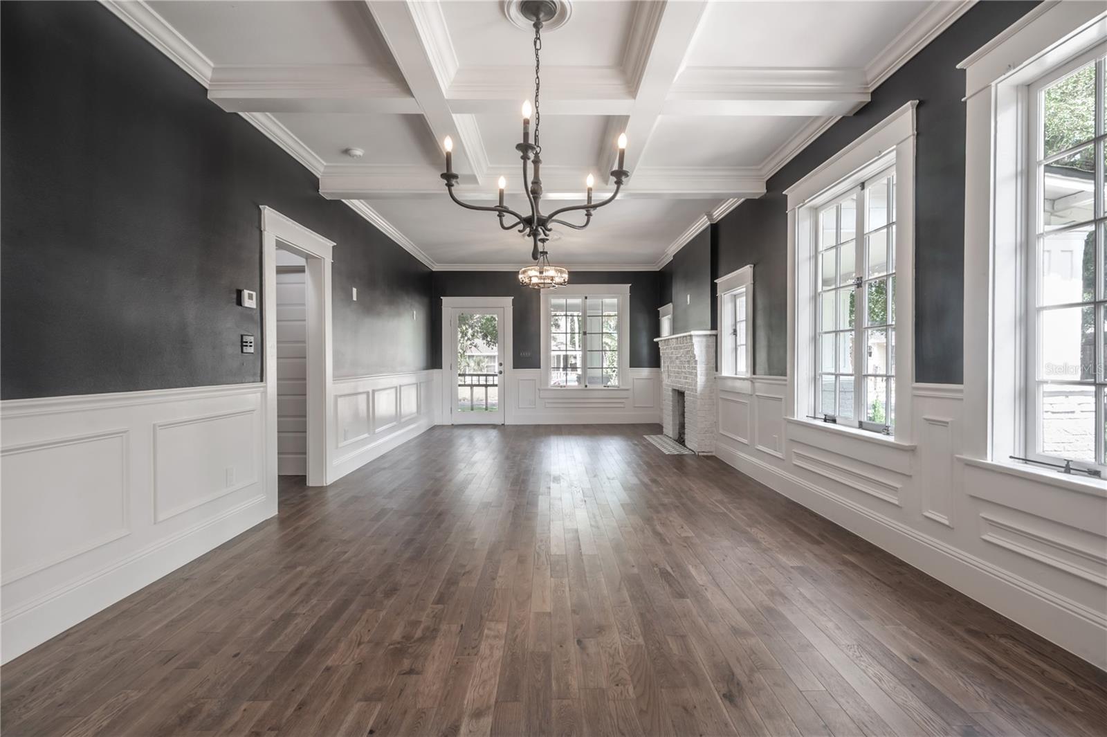 Living room (unfurnished)