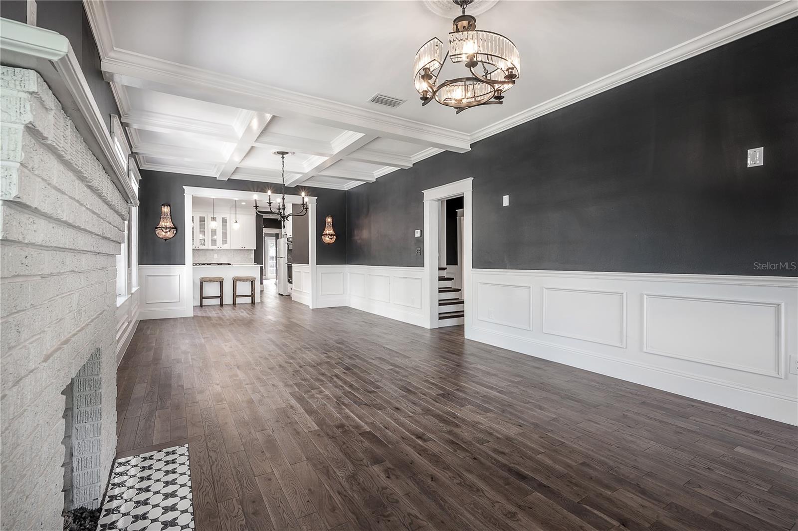 Living room (unfurnished)