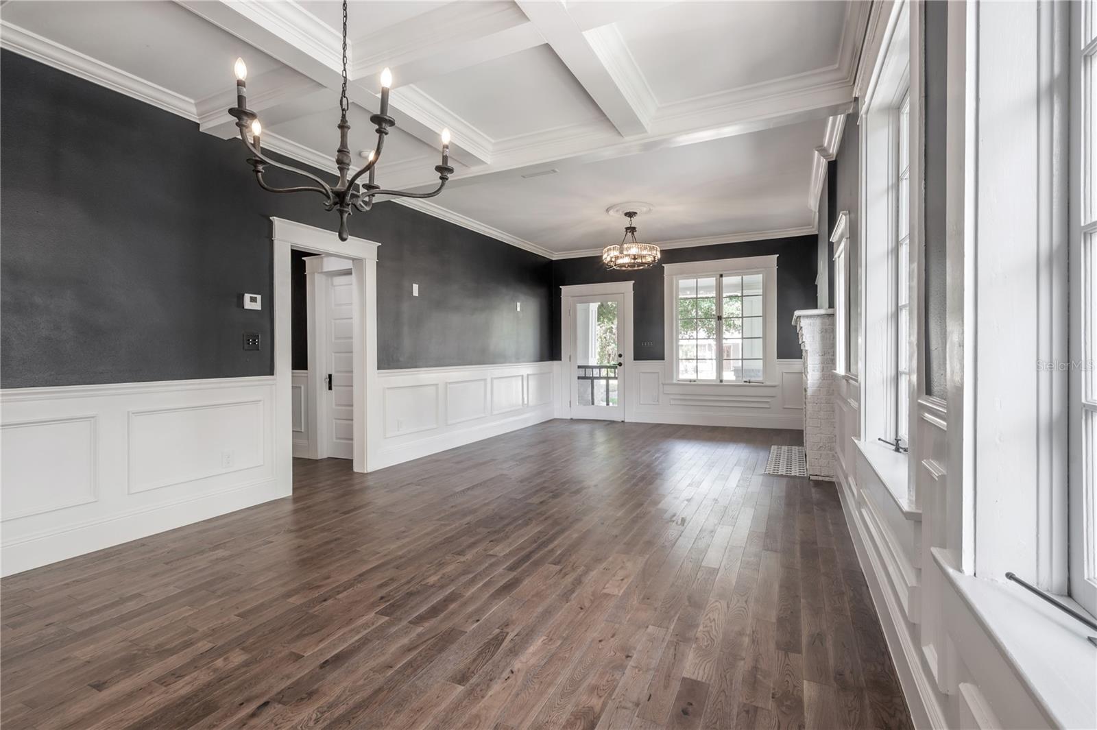 Living room (unfurnished)